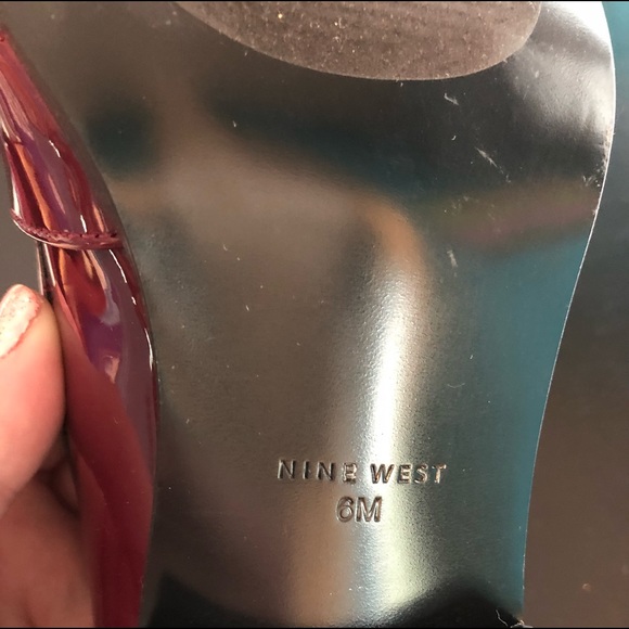Nine West, burgundy flats Size: 6M - Picture 9 of 9